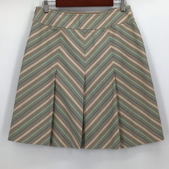 Ann Taylor Loft Pleated Tan Cream Chevron Skirt New With Out Tag Size 6 or 31 - Picture 4 of 7